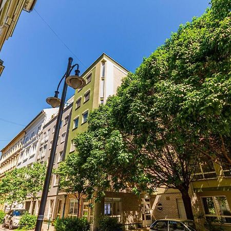 Roomy Apartment 80Sqm At City Center Free Parking Space, Ac & Balcony, Separate Ac In All Four Rooms Budapest Exterior photo