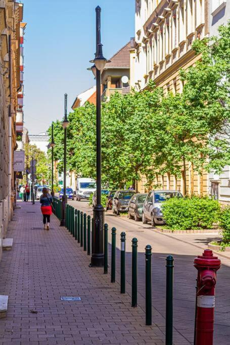 Roomy Apartment 80Sqm At City Center Free Parking Space, Ac & Balcony Budapest Exterior photo