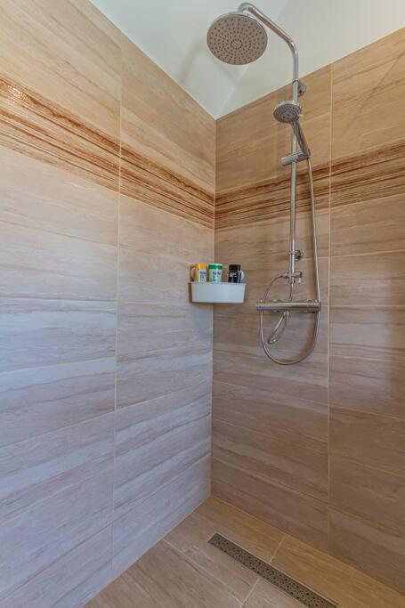 Roomy Apartment 80Sqm At City Center Free Parking Space, Ac & Balcony, Separate Ac In All Four Rooms Budapest Exterior photo