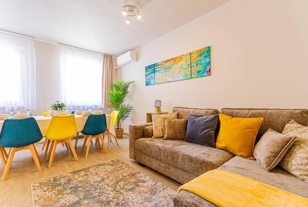 Roomy Apartment 80Sqm At City Center Free Parking Space, Ac & Balcony Budapest Exterior photo