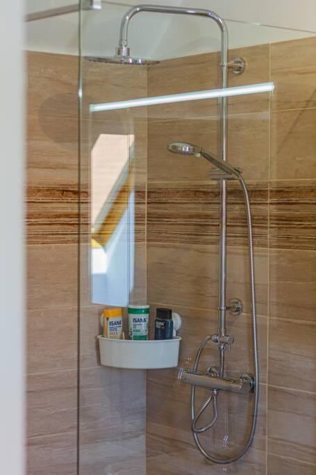 Roomy Apartment 80Sqm At City Center Free Parking Space, Ac & Balcony, Separate Ac In All Four Rooms Budapest Exterior photo