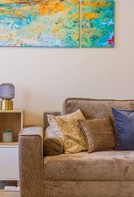 Roomy Apartment 80Sqm At City Center Free Parking Space, Ac & Balcony, Separate Ac In All Four Rooms Budapest Exterior photo