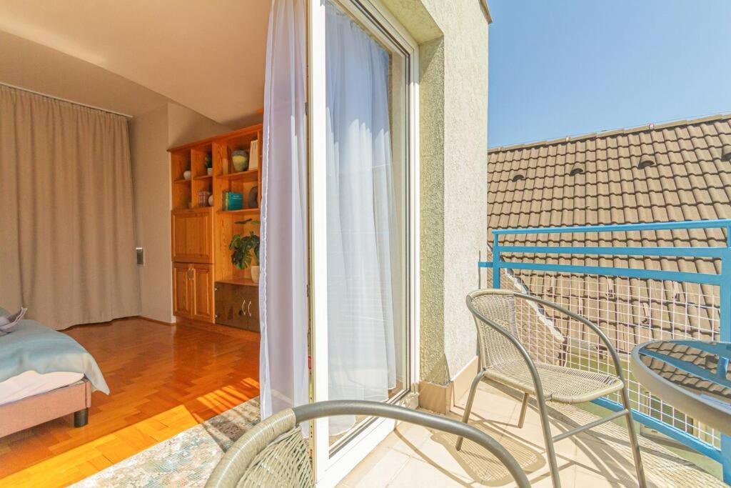 Roomy Apartment 80Sqm At City Center Free Parking Space, Ac & Balcony, Separate Ac In All Four Rooms Budapest Exterior photo