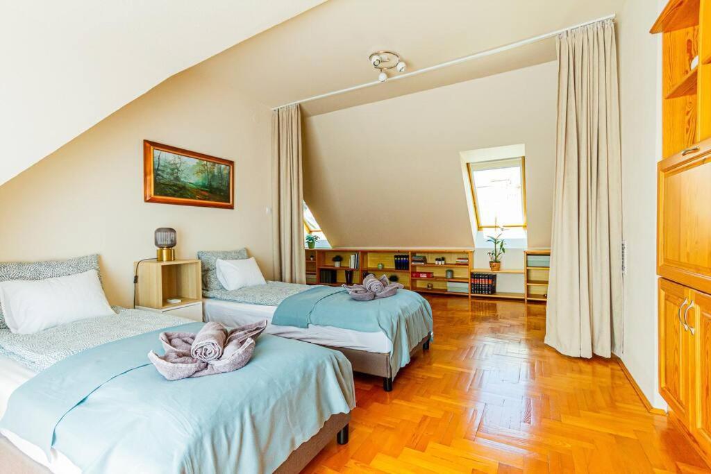 Roomy Apartment 80Sqm At City Center Free Parking Space, Ac & Balcony, Separate Ac In All Four Rooms Budapest Exterior photo