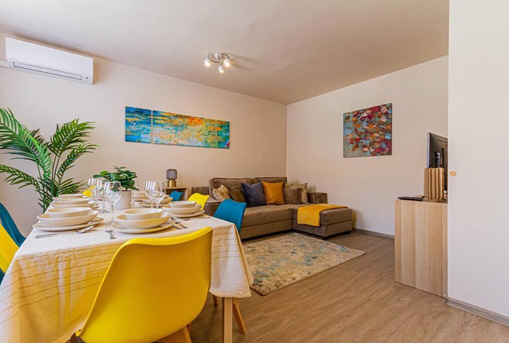 Roomy Apartment 80Sqm At City Center Free Parking Space, Ac & Balcony Budapest Exterior photo